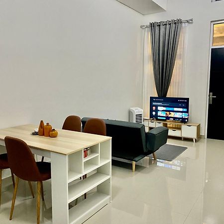 Villa Ku Villa Mu Semarang Dış mekan fotoğraf